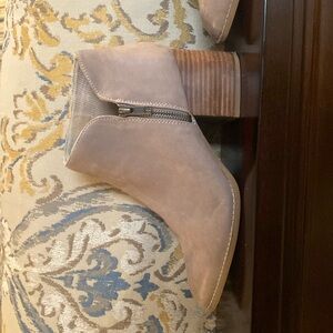 Seychelles size 9 tan leather booties